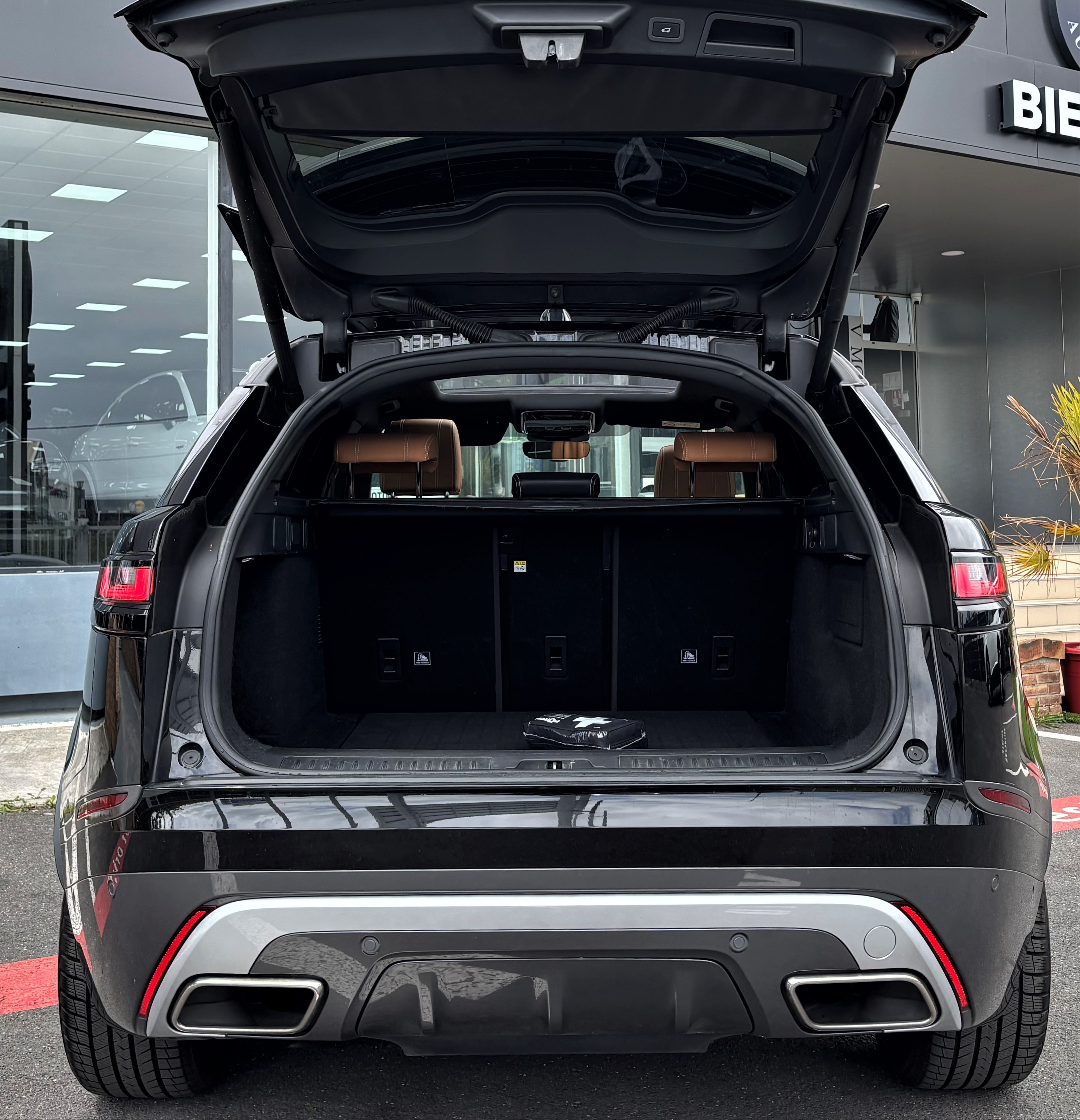 Land Rover Range Rover Velar D300 3.0 V6 R-DYNAMIC HSE 300 PERF HUD Pano Massage 1er Main