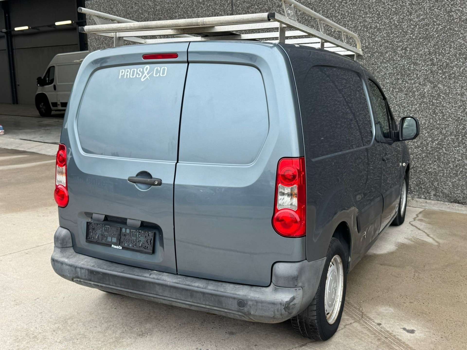 Peugeot Partner // 1.6 HDI // GALERIE DE TOIT // PETIT PRIX