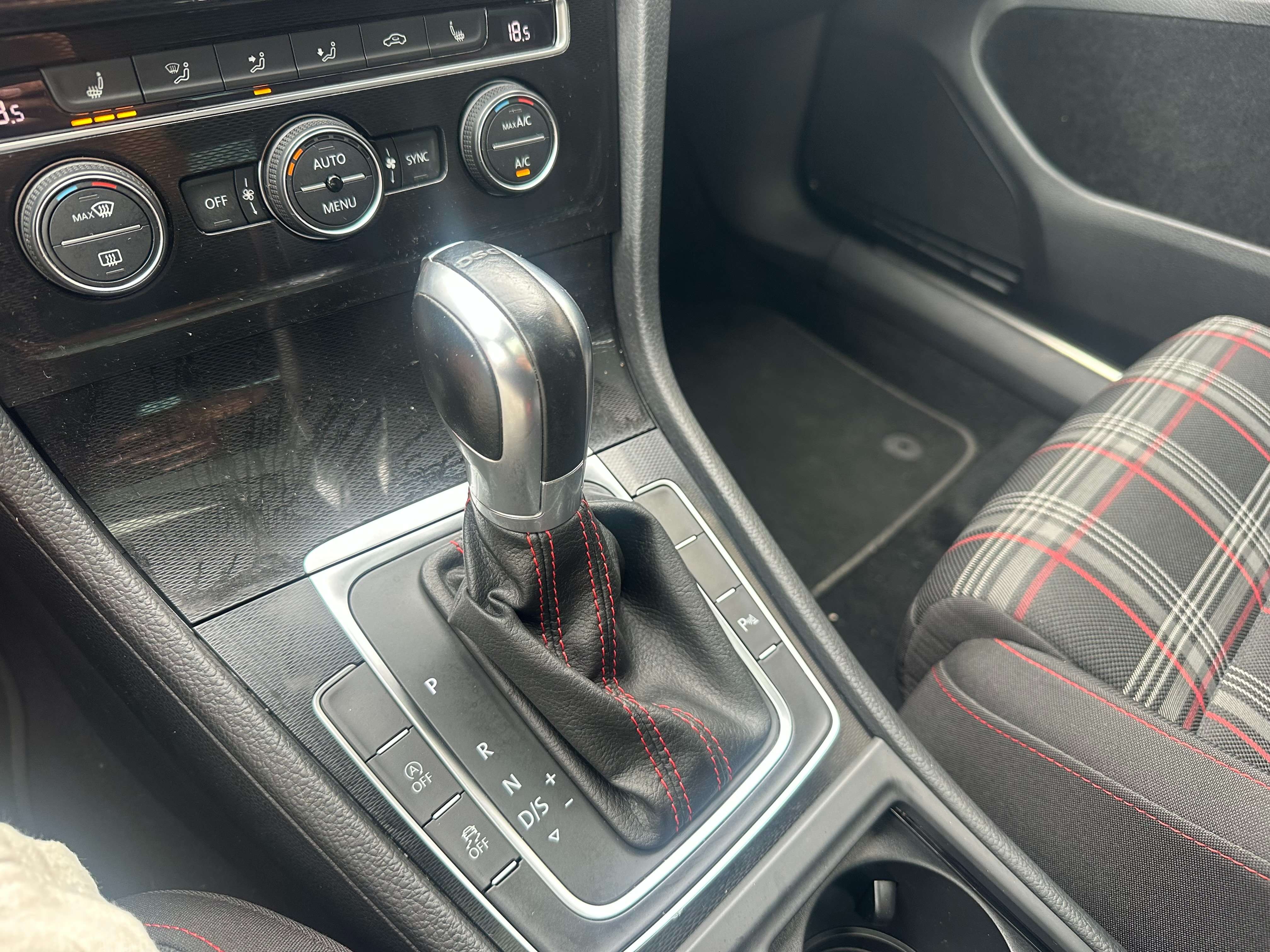 Volkswagen Golf GTI 20 GTI DSG Performance 19999 euro = Prix marchand