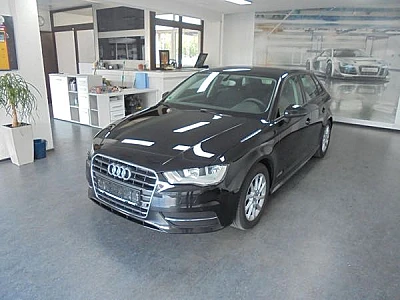 Audi A3 III BERLINE 1.6 TDI DPF 105 ATTRACTION