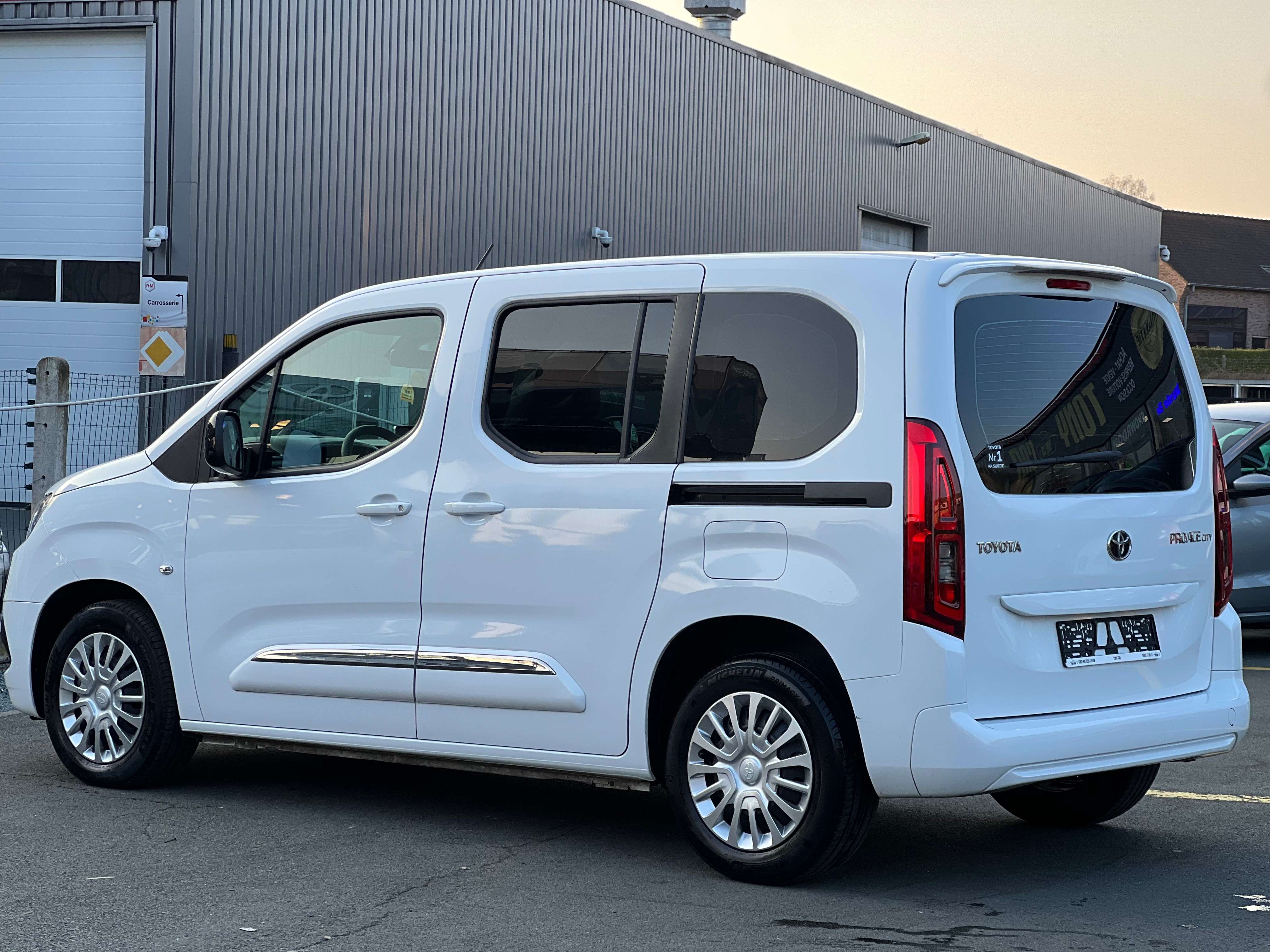 Toyota Proace City Proace City1 .2i Family5PL*NAVI*Android*USB*Bt