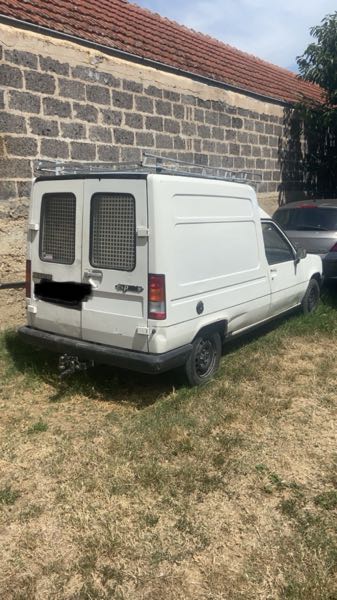 Renault Express vend express ess 170 000km CT ok CG ok avec pièce en plus