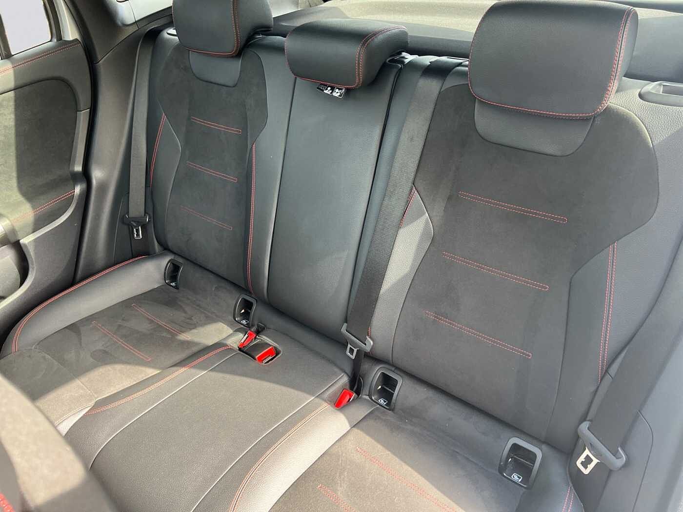 Mercedes-Benz GLA 180  d AMG Line