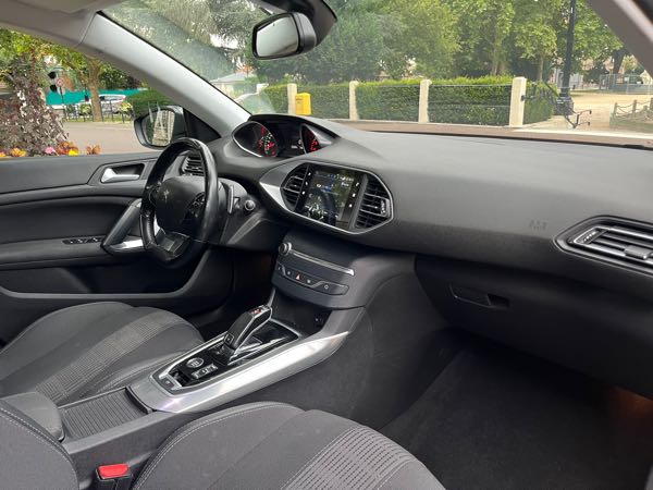 Peugeot 308 II (2) 1.5 BLUEHDI 130 S&amp;S 7CV ALLURE BUSINESS EAT8