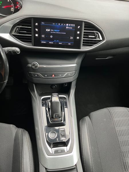 Peugeot 308 II (2) 1.5 BLUEHDI 130 S&amp;S 7CV ALLURE BUSINESS EAT8