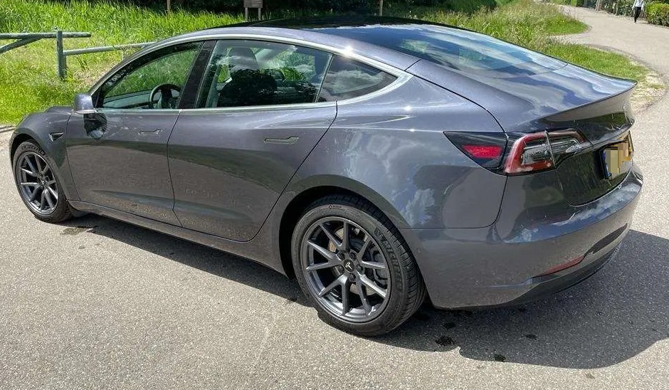 Tesla Model 3 2020
