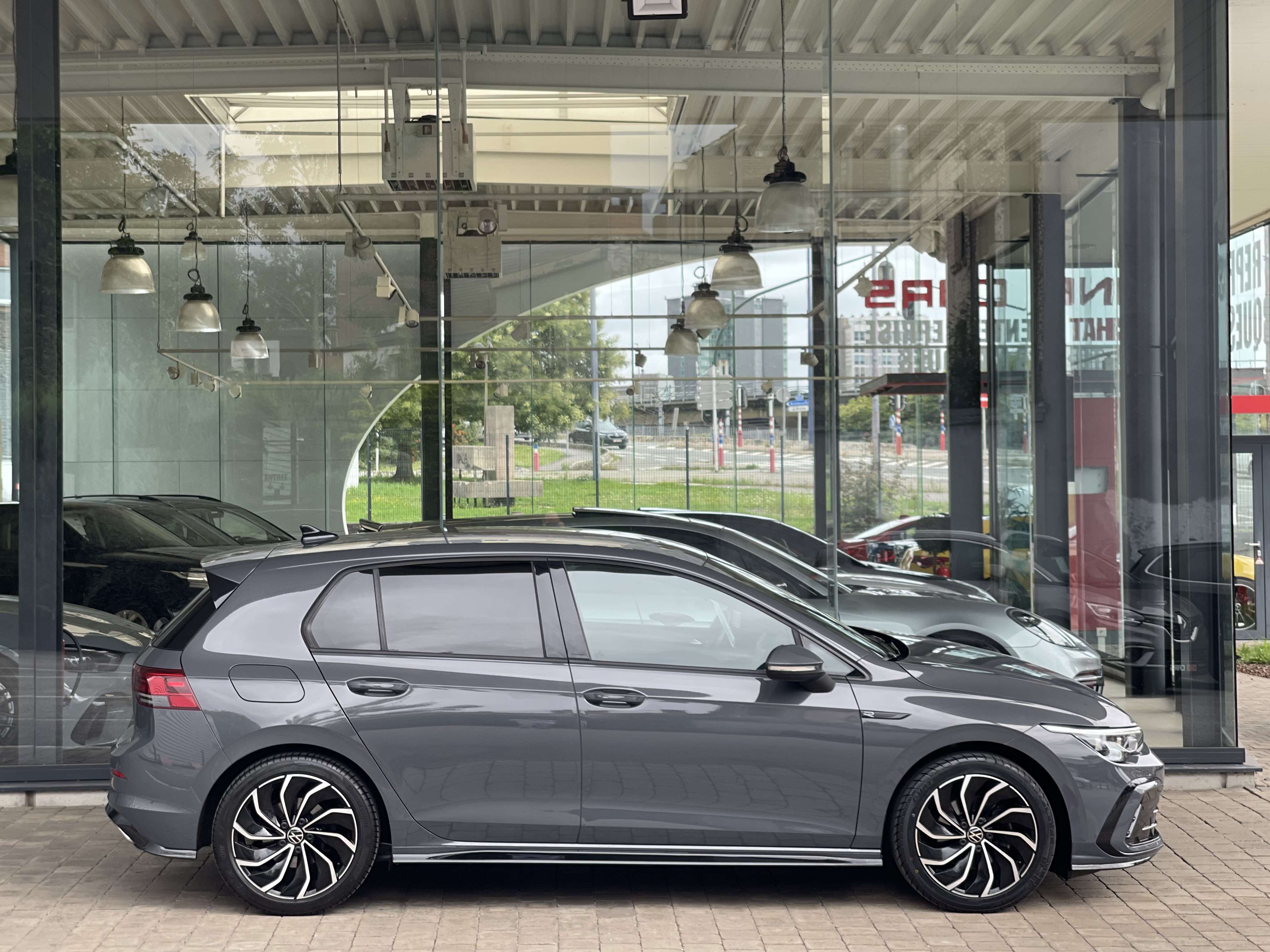 Volkswagen Golf 8 2.0TDi ( R-Line )