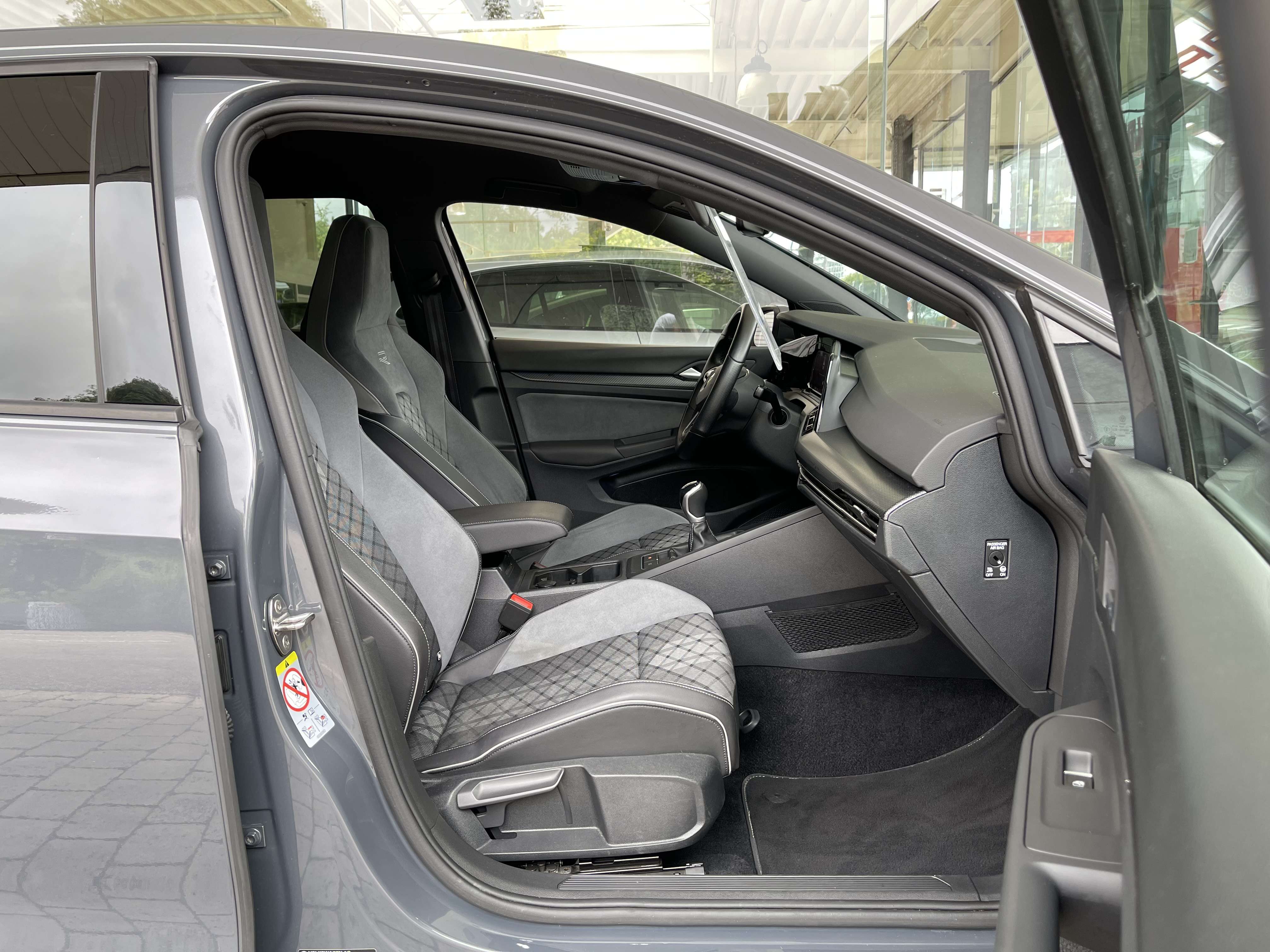 Volkswagen Golf 8 2.0TDi ( R-Line )