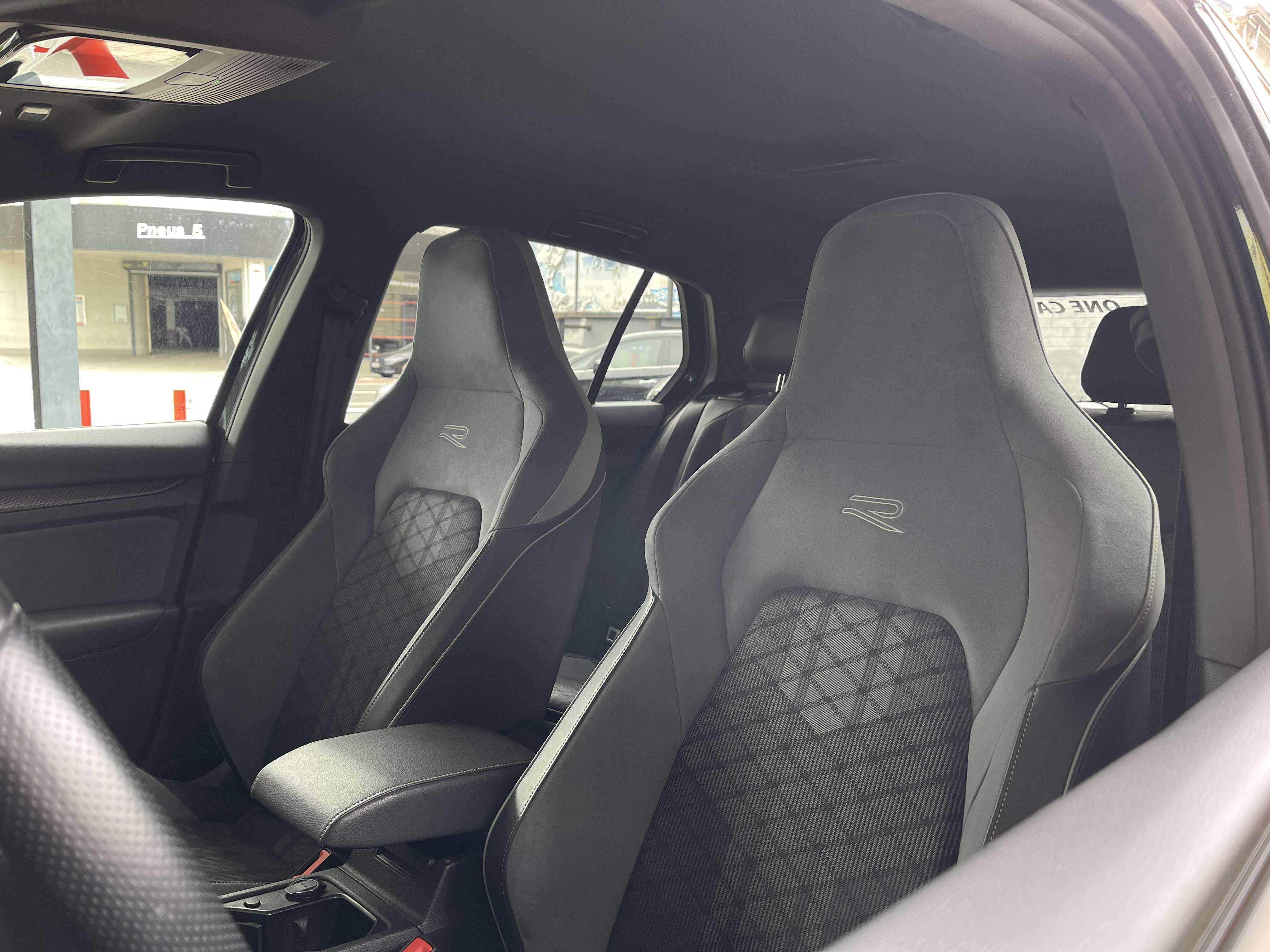 Volkswagen Golf 8 2.0TDi ( R-Line )