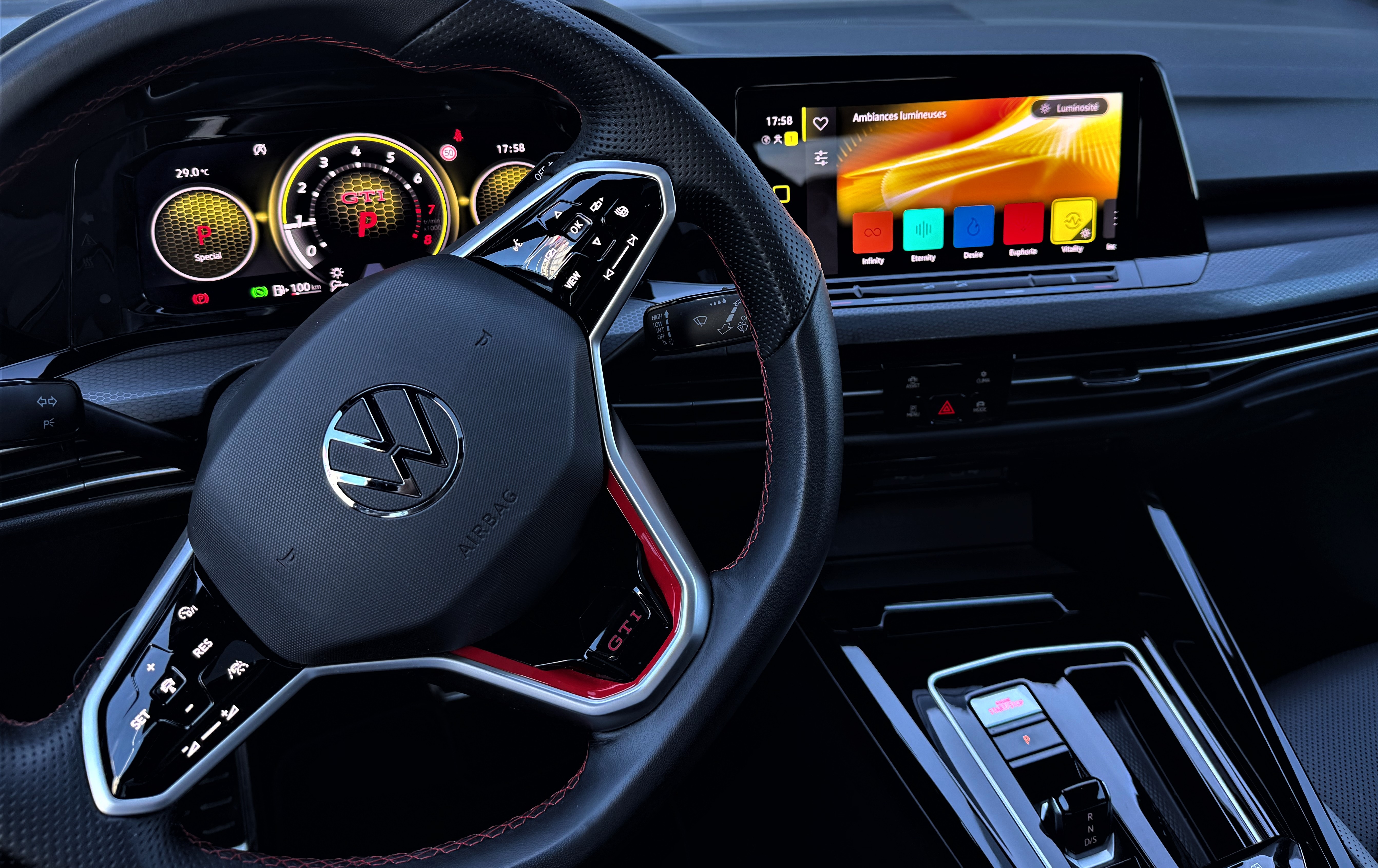 Volkswagen Golf VIII GTI ClubSport 300 Performance Head-up Pano.. 1er Main