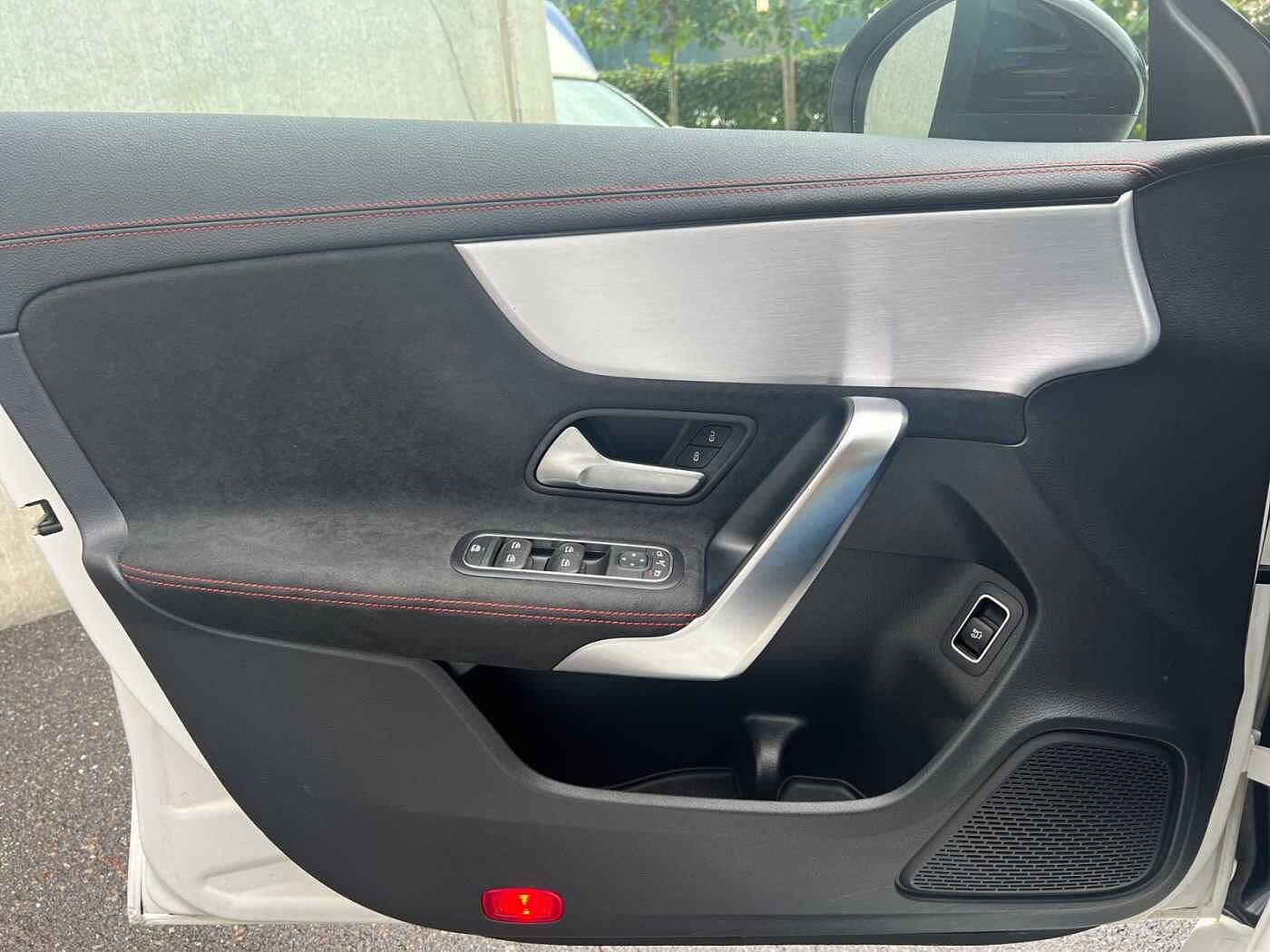 Mercedes-Benz CLA 200 Shooting Brake  AMG Line