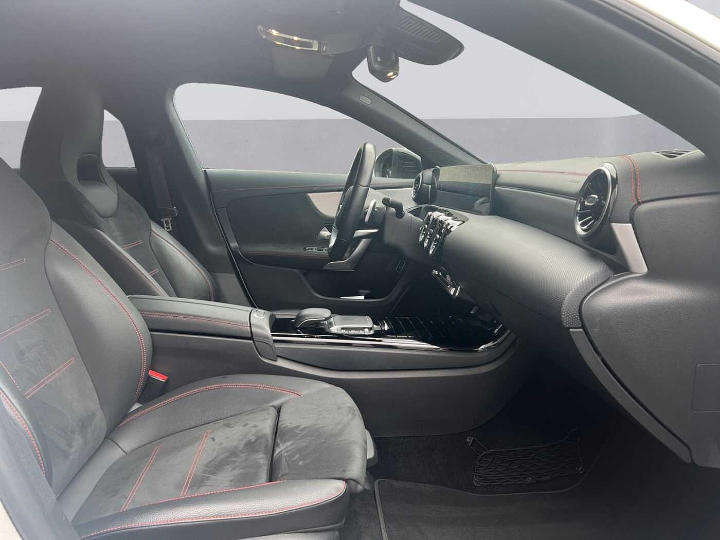 Mercedes-Benz CLA 200 Shooting Brake  AMG Line