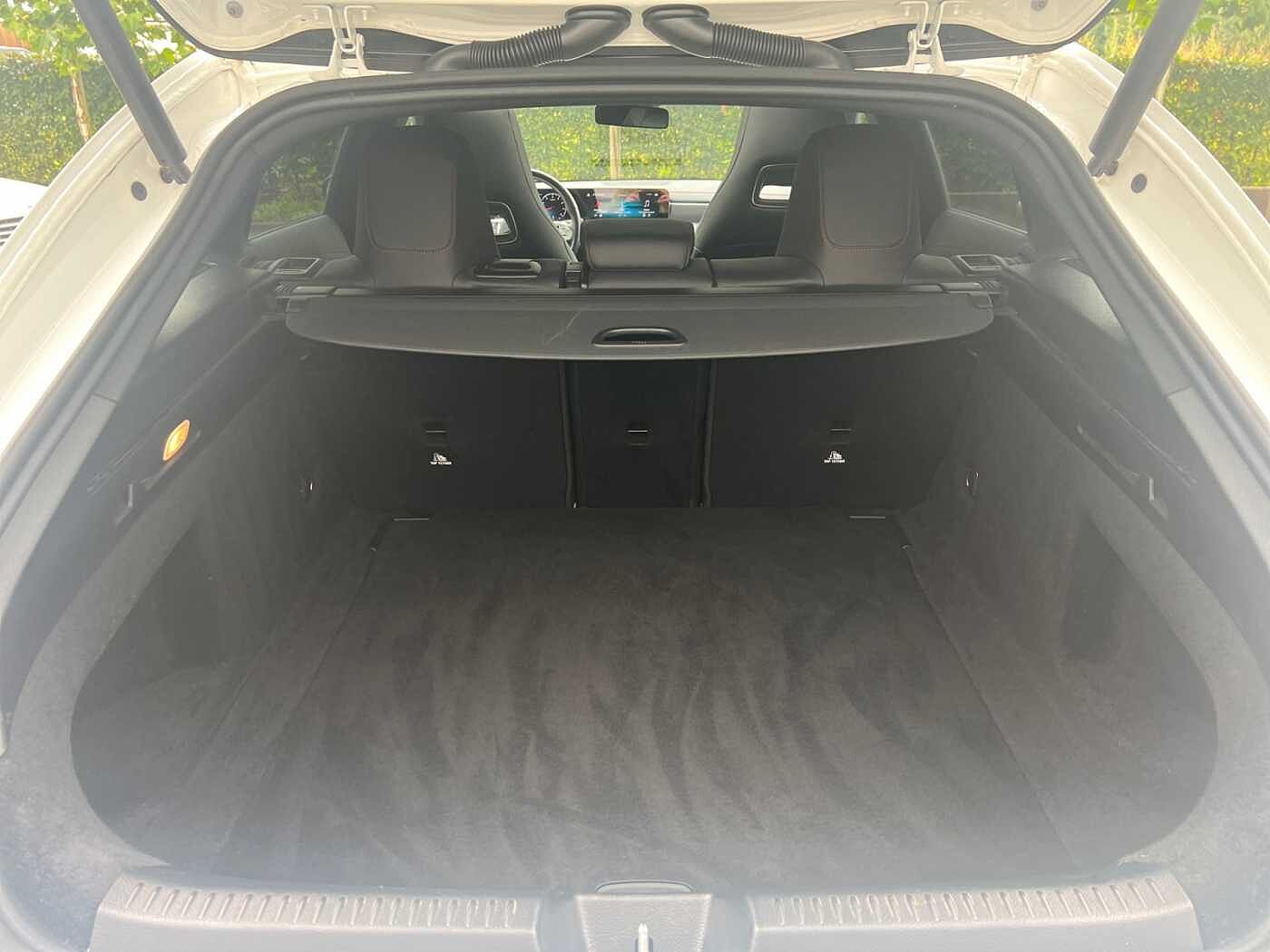 Mercedes-Benz CLA 200 Shooting Brake  AMG Line