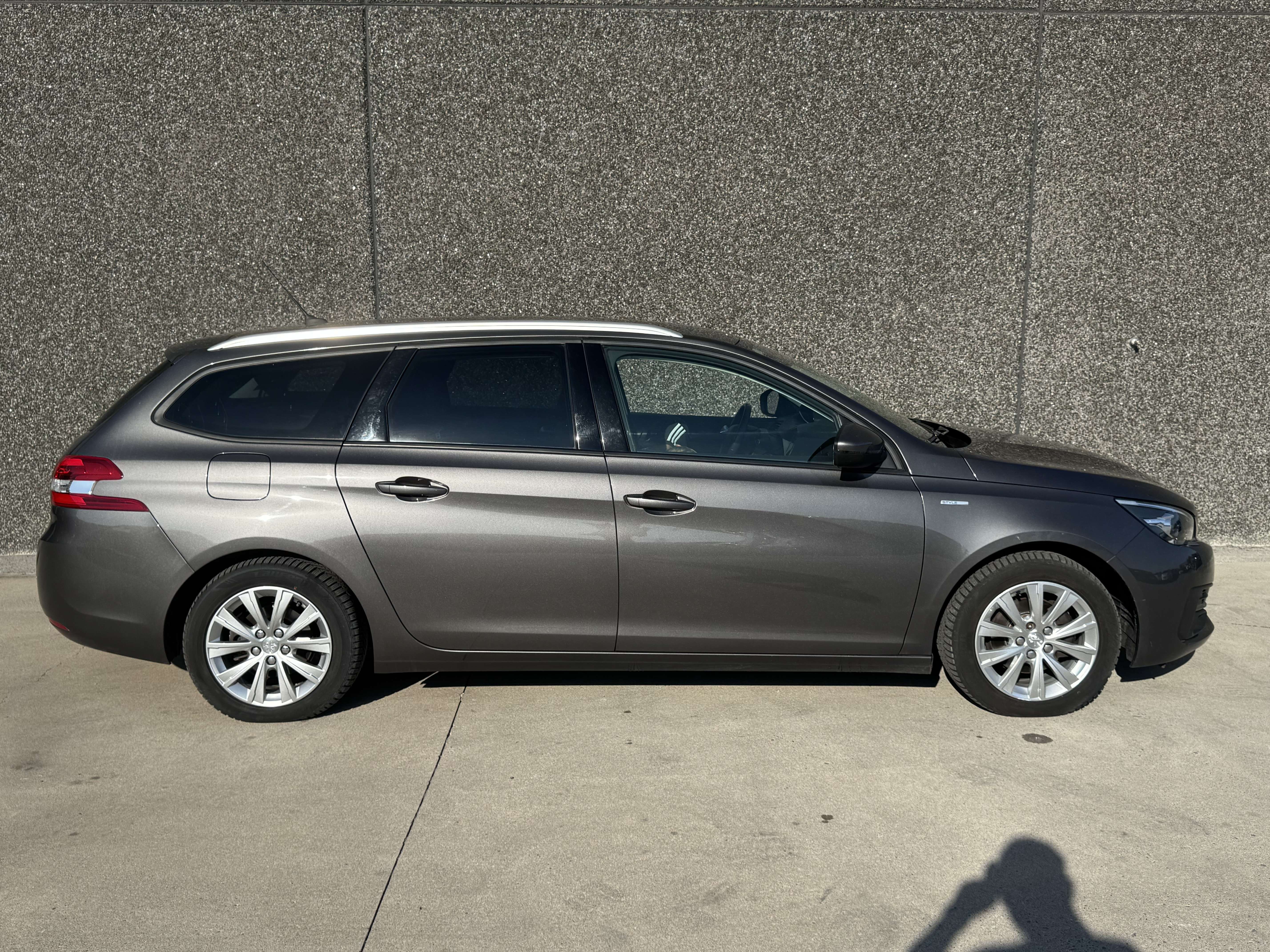 Peugeot 308 SW 1.2  Access//CARPLAY//CAMERA//GARANTIE 12M