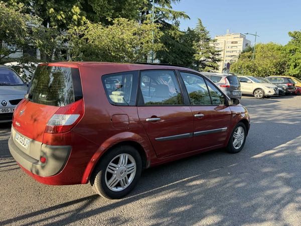 Renault Grand Scenic II (2) 1.9 DCI 130 PRIVILEGE 7PL