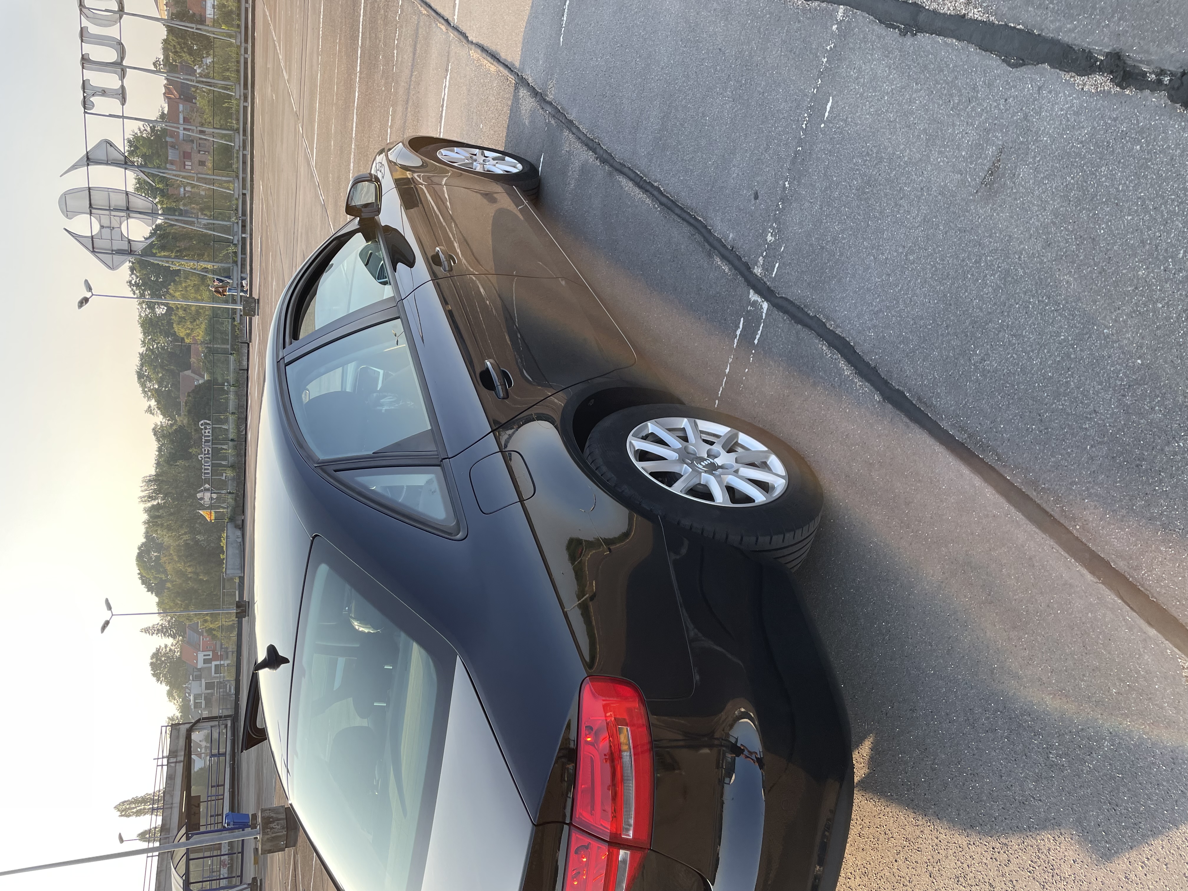 Audi A4 IV (2) 2.0 TDI 136 ULTRA ATTRACTION