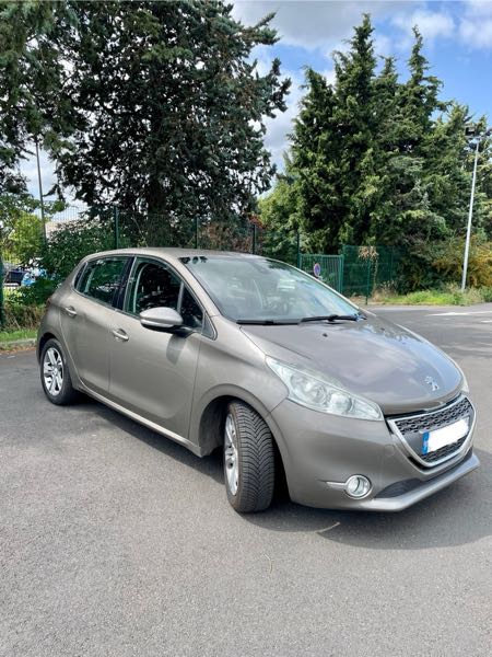 Peugeot 208 1.6 E-HDI 92 STYLE 5P