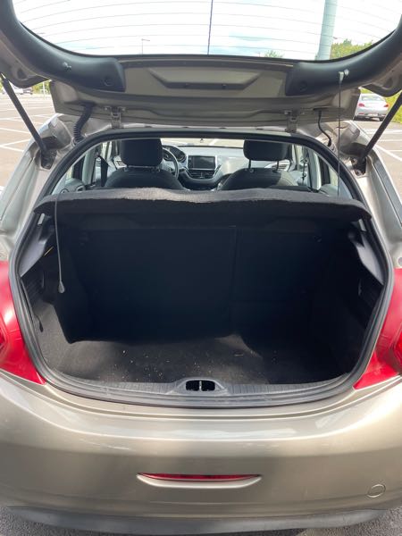 Peugeot 208 1.6 E-HDI 92 STYLE 5P