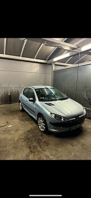 Peugeot 206 Peugeot 206 Essence 2005 – 205 000 km – Entretien nickel