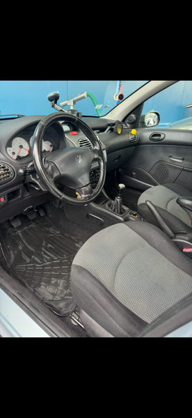 Peugeot 206 Peugeot 206 Essence 2005 – 205 000 km – Entretien nickel