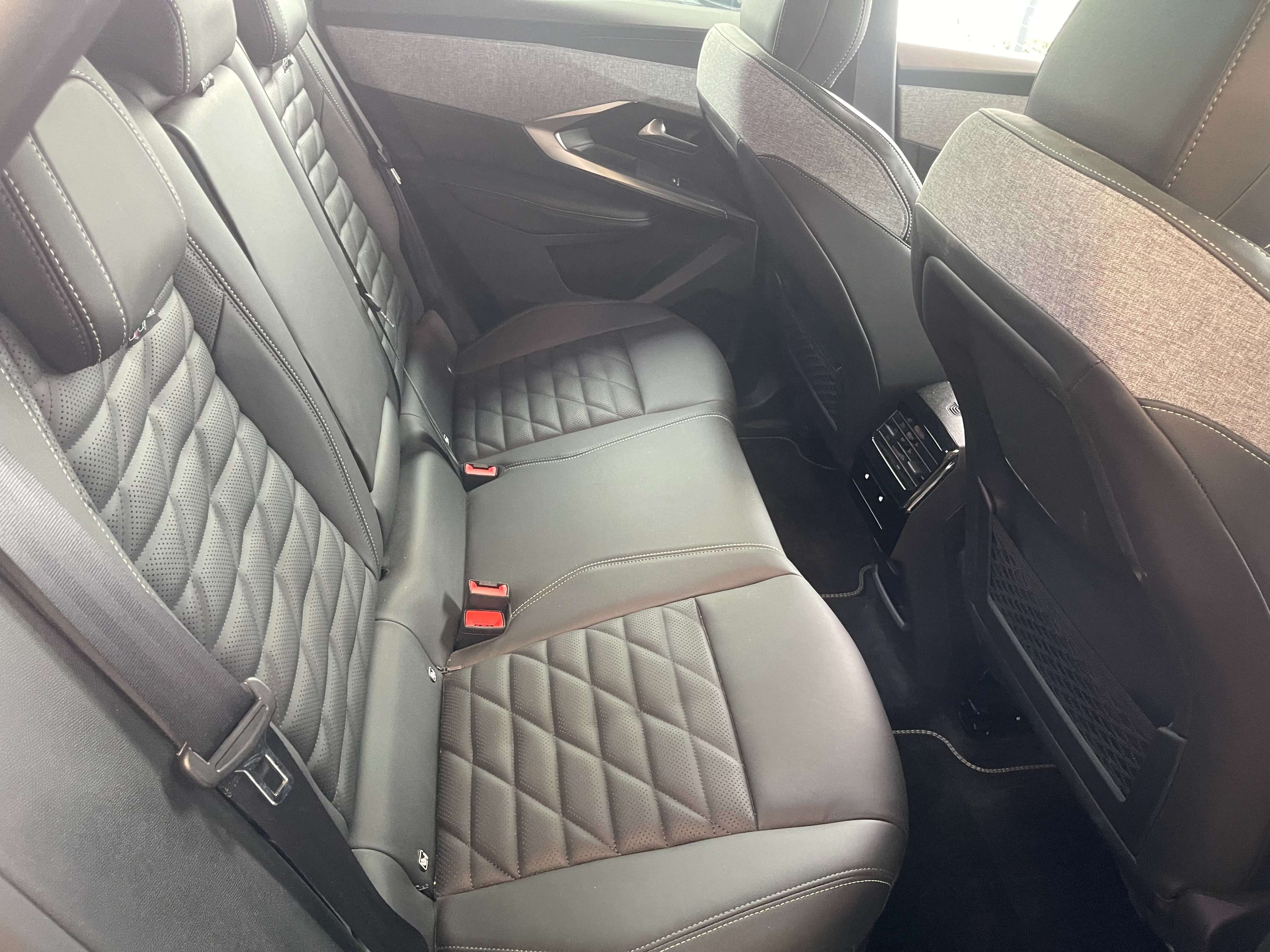 Peugeot 3008 e-3008 73 kWh GT
