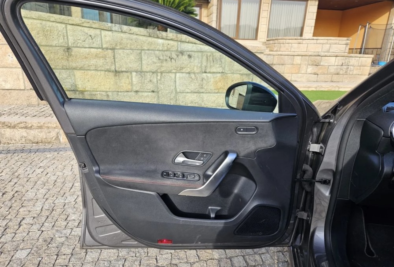 Mercedes-Benz Classe A IV BERLINE 250 AMG LINE 4MATIC 7G-DCT
