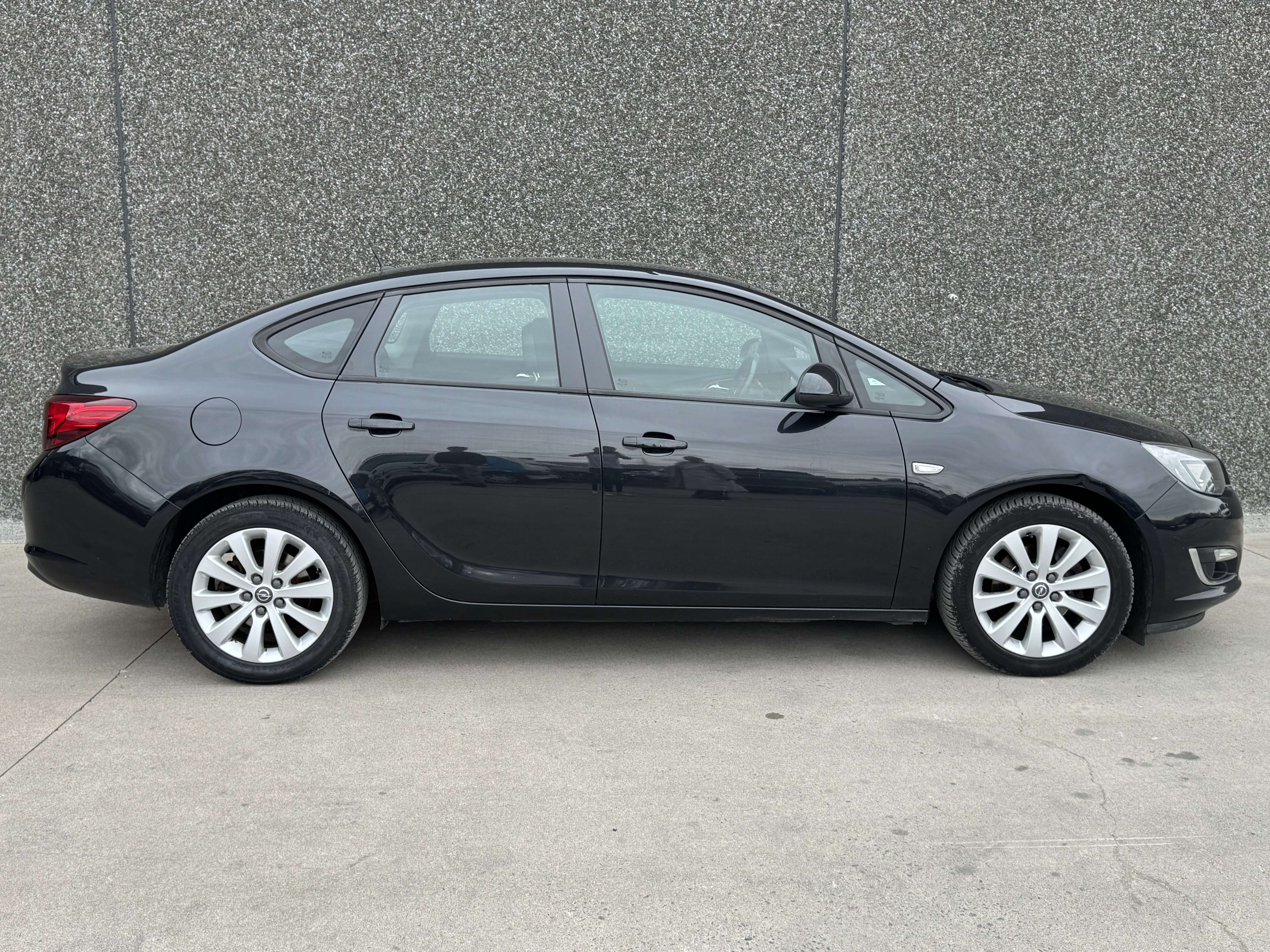 Opel Astra 1.7 CDTi 110cv/CAPTEURS/AC/CD/GARANTIE 12 MOIS