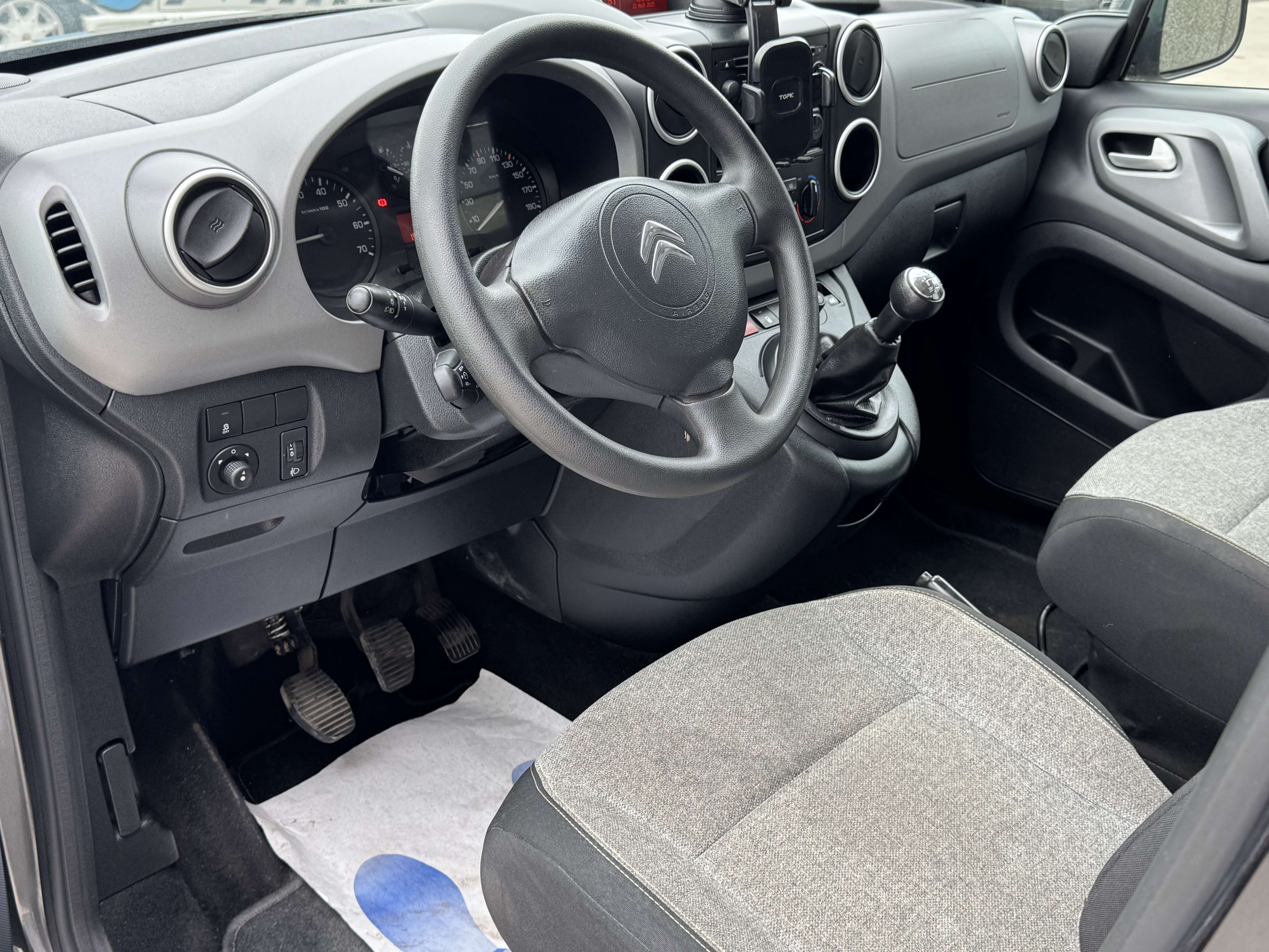 Citroen Berlingo 1.6hdi 99cv/AC/ATTACHE REMORQUE/GARANTIE