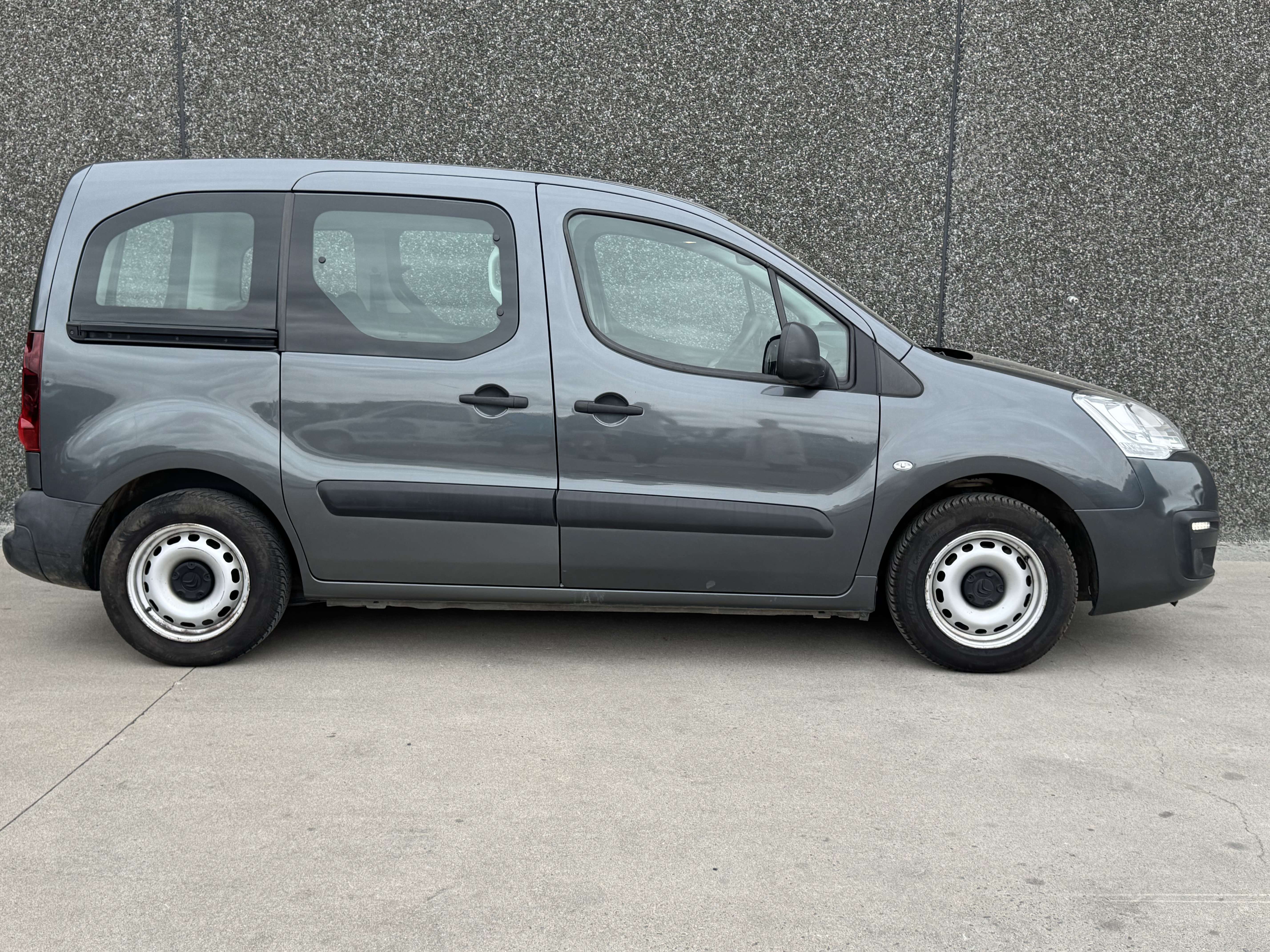 Citroen Berlingo 1.6hdi 99cv/AC/ATTACHE REMORQUE/GARANTIE