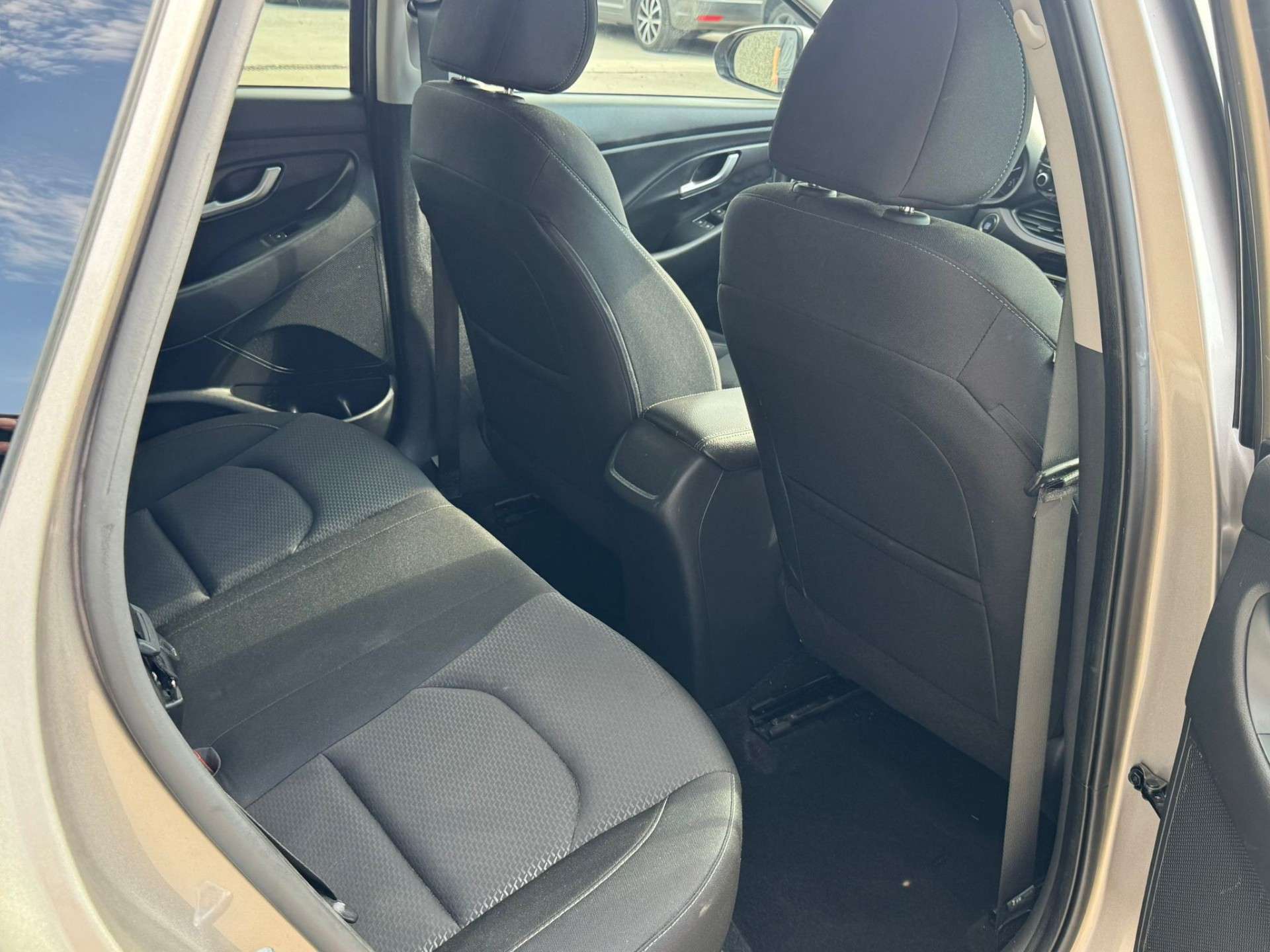 Hyundai i30 SW 1.6 CRDi 116cv/CARPLAY/CAPTEURS/AC/BT/GARANTIE
