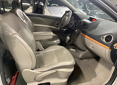Renault Clio III 1.6 16V 110 INITIALE BVA 3P