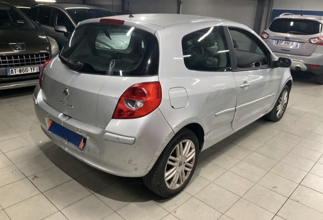 Renault Clio III 1.6 16V 110 INITIALE BVA 3P