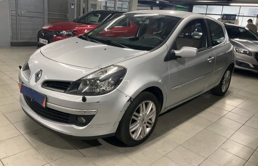 Renault Clio III 1.6 16V 110 INITIALE BVA 3P