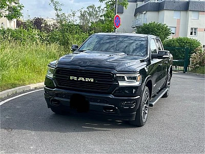 Dodge Ram 1500 5.7 V8 390 HEMI LARAMIE