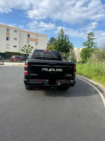 Dodge Ram 1500 5.7 V8 390 HEMI LARAMIE