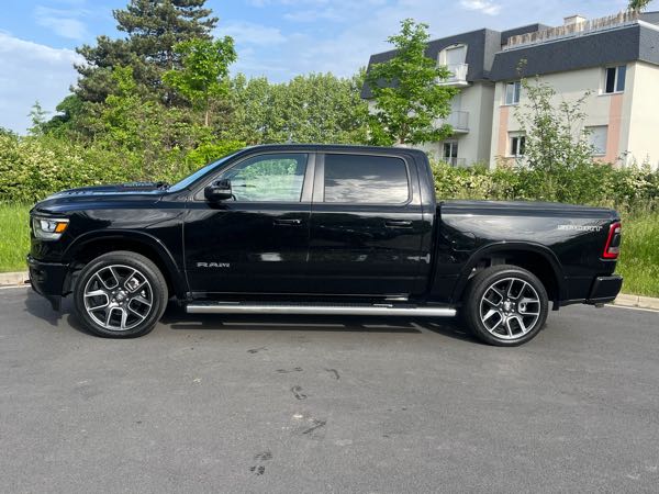 Dodge Ram 1500 5.7 V8 390 HEMI LARAMIE