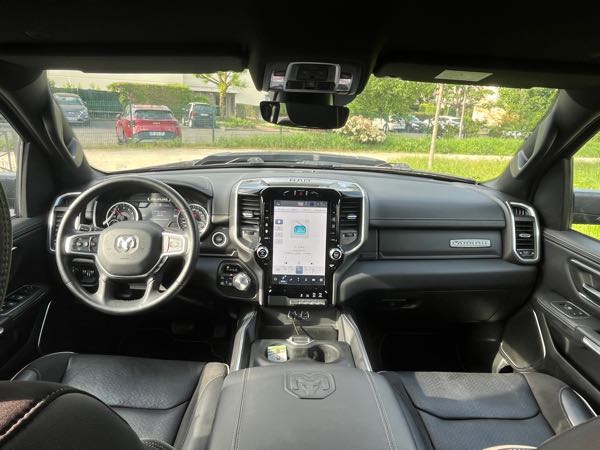 Dodge Ram 1500 5.7 V8 390 HEMI LARAMIE