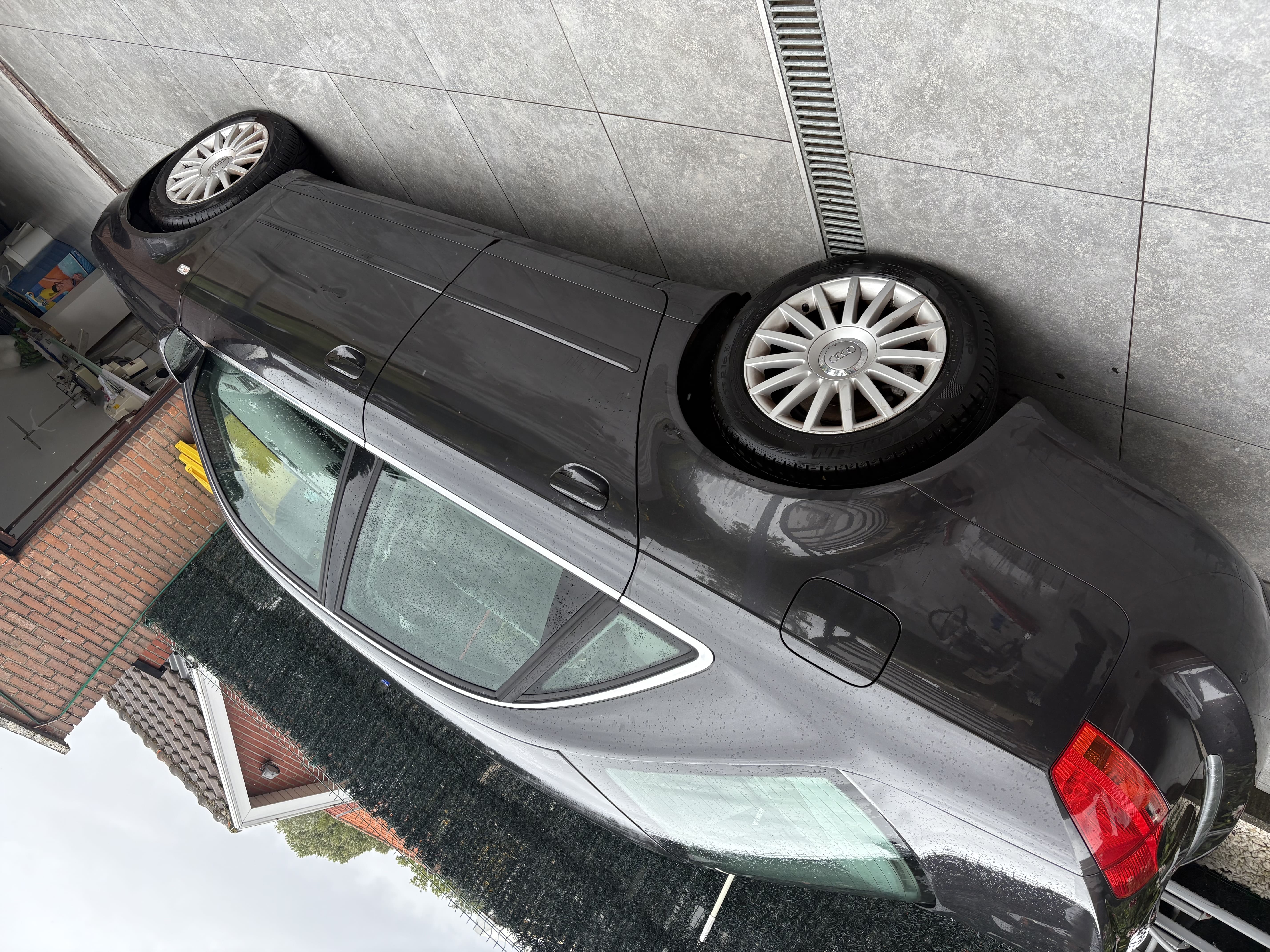 Audi A4 III 1.8 T 163 AMBITION