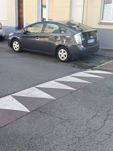Toyota Prius : Toyota Prius 3ᵉ génération, hybride essence/électrique, mi