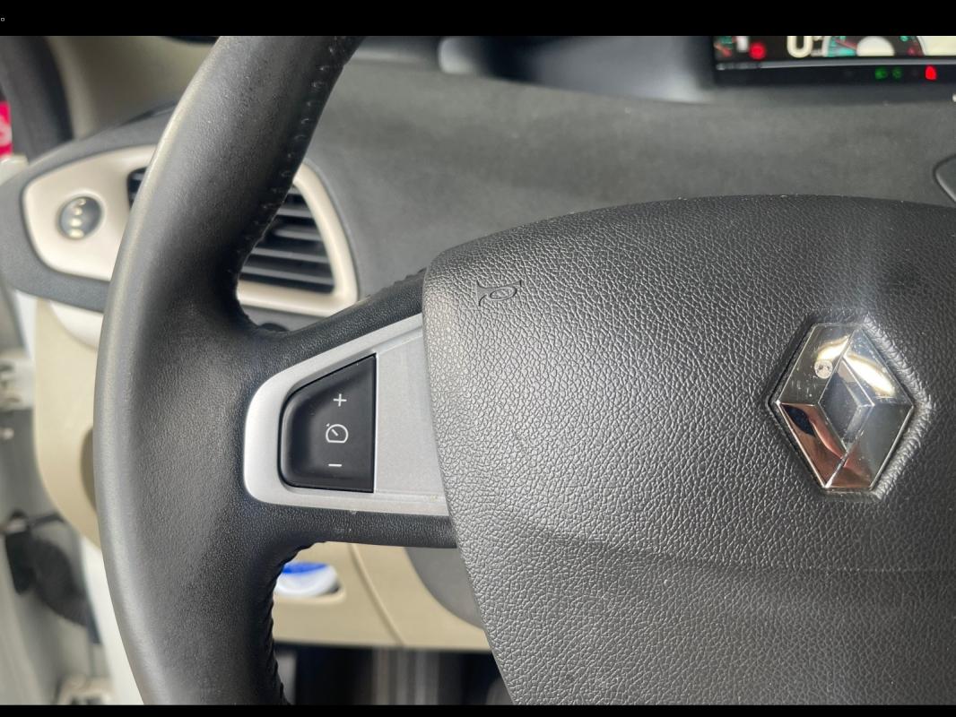 Renault Scenic III dCi 110 FAP eco2 Exception Euro 5 EDC 2011