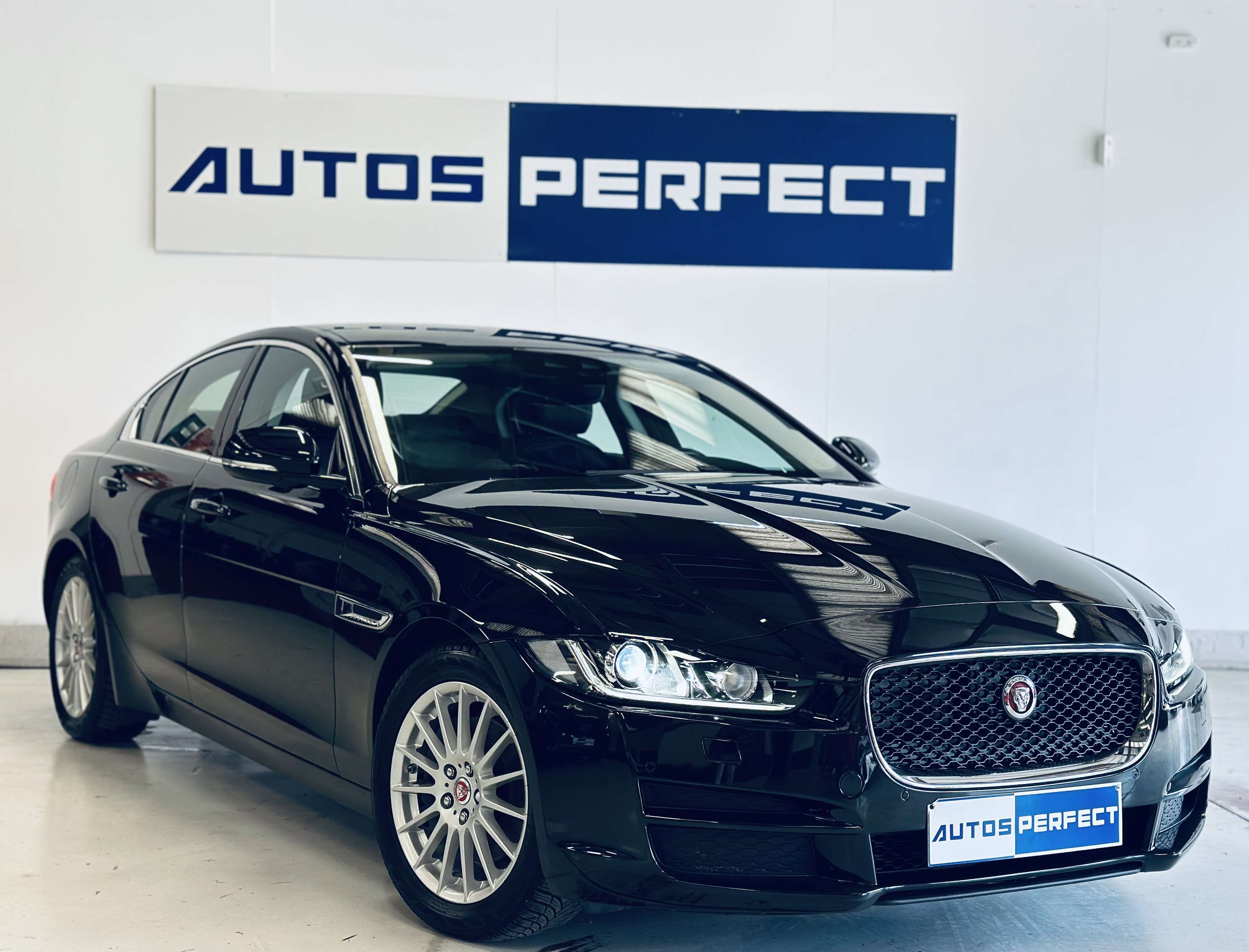 Jaguar XE XE 2.0 D E-Performance Pure 163cv LED CUIR CAMERA