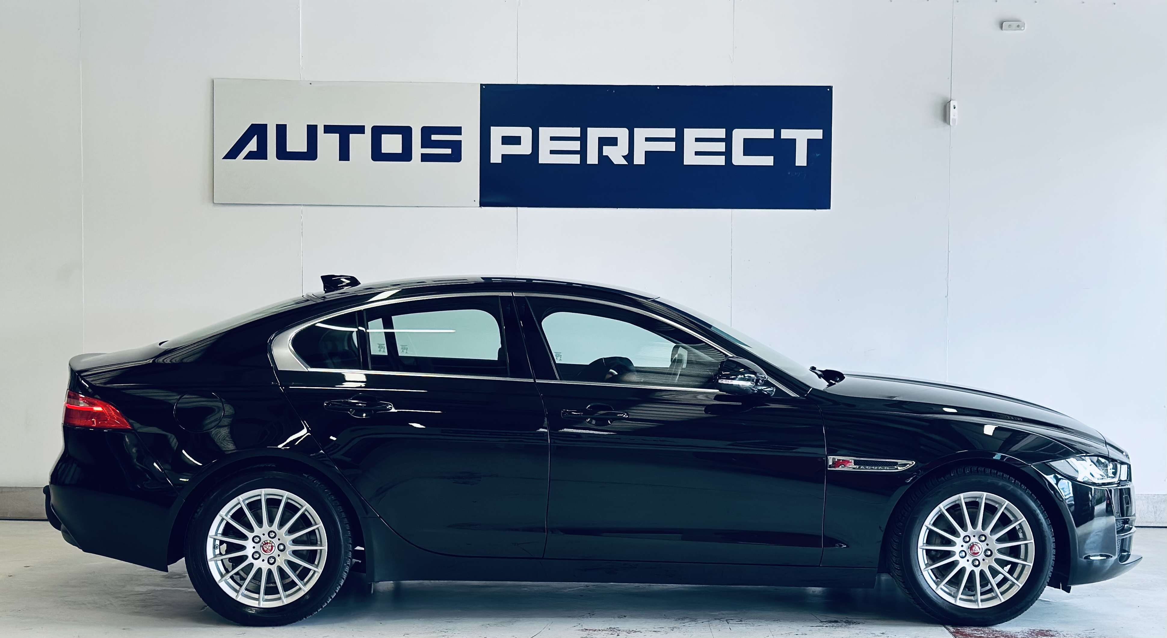 Jaguar XE XE 2.0 D E-Performance Pure 163cv LED CUIR CAMERA