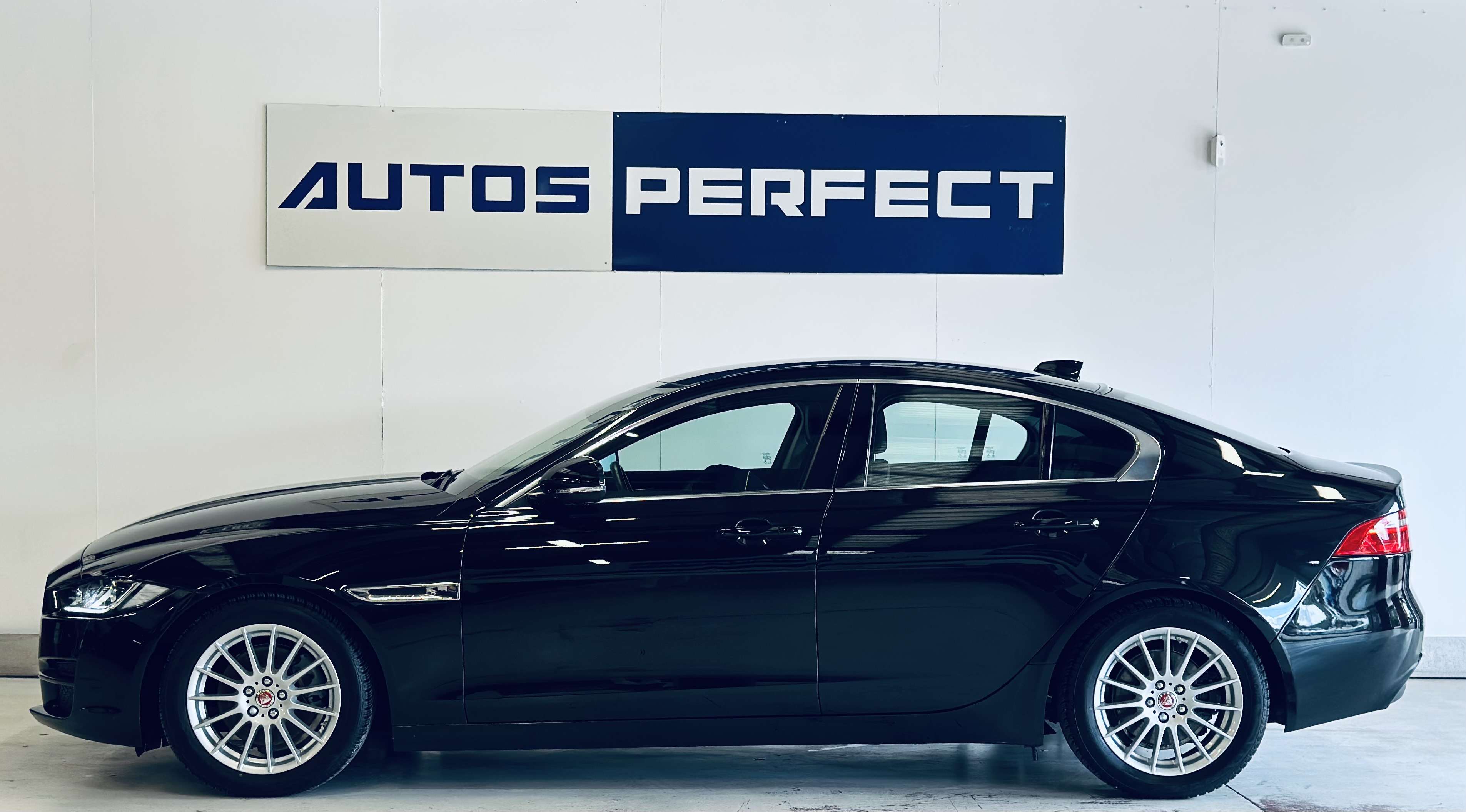 Jaguar XE XE 2.0 D E-Performance Pure 163cv LED CUIR CAMERA