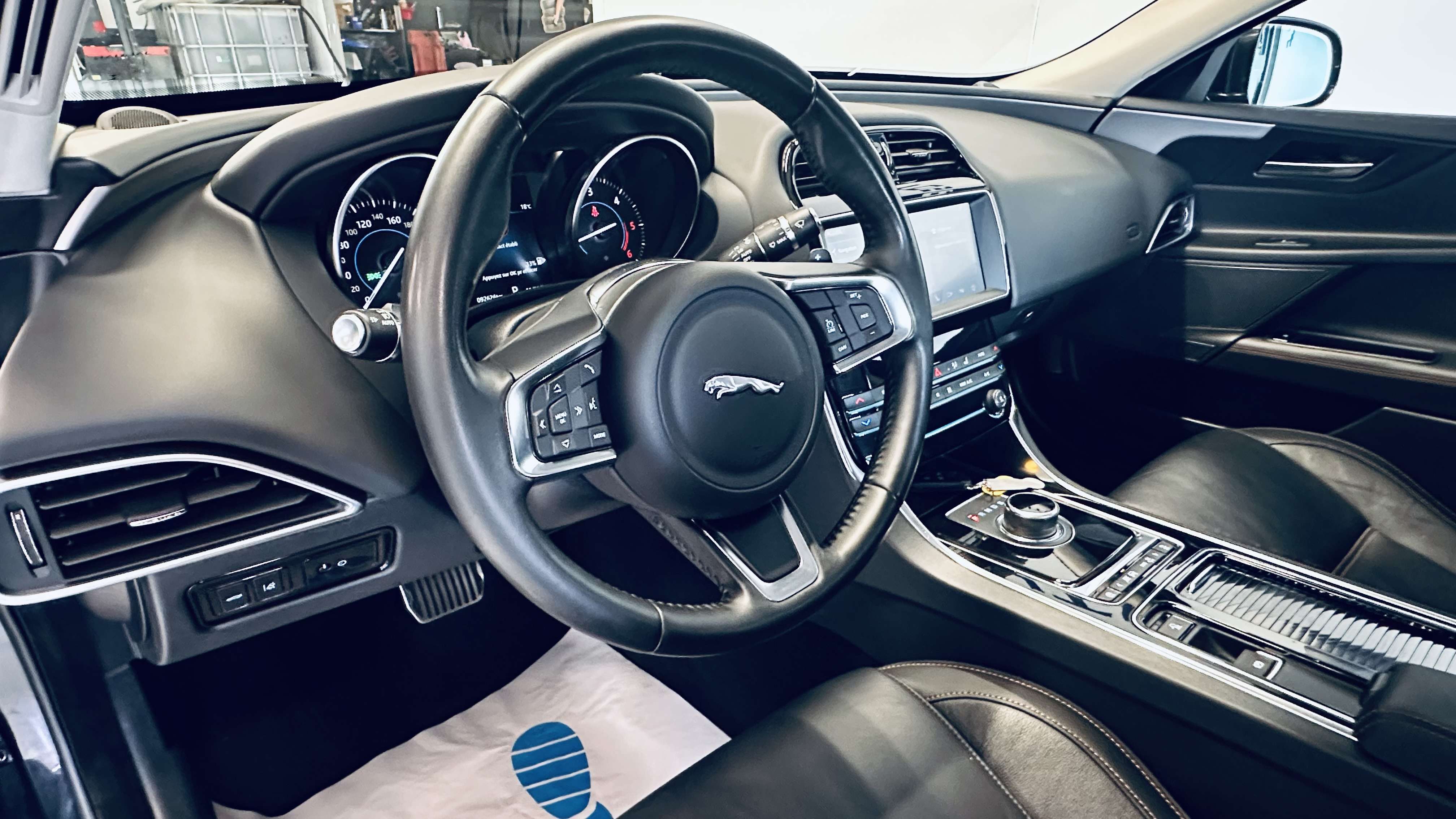 Jaguar XE XE 2.0 D E-Performance Pure 163cv LED CUIR CAMERA