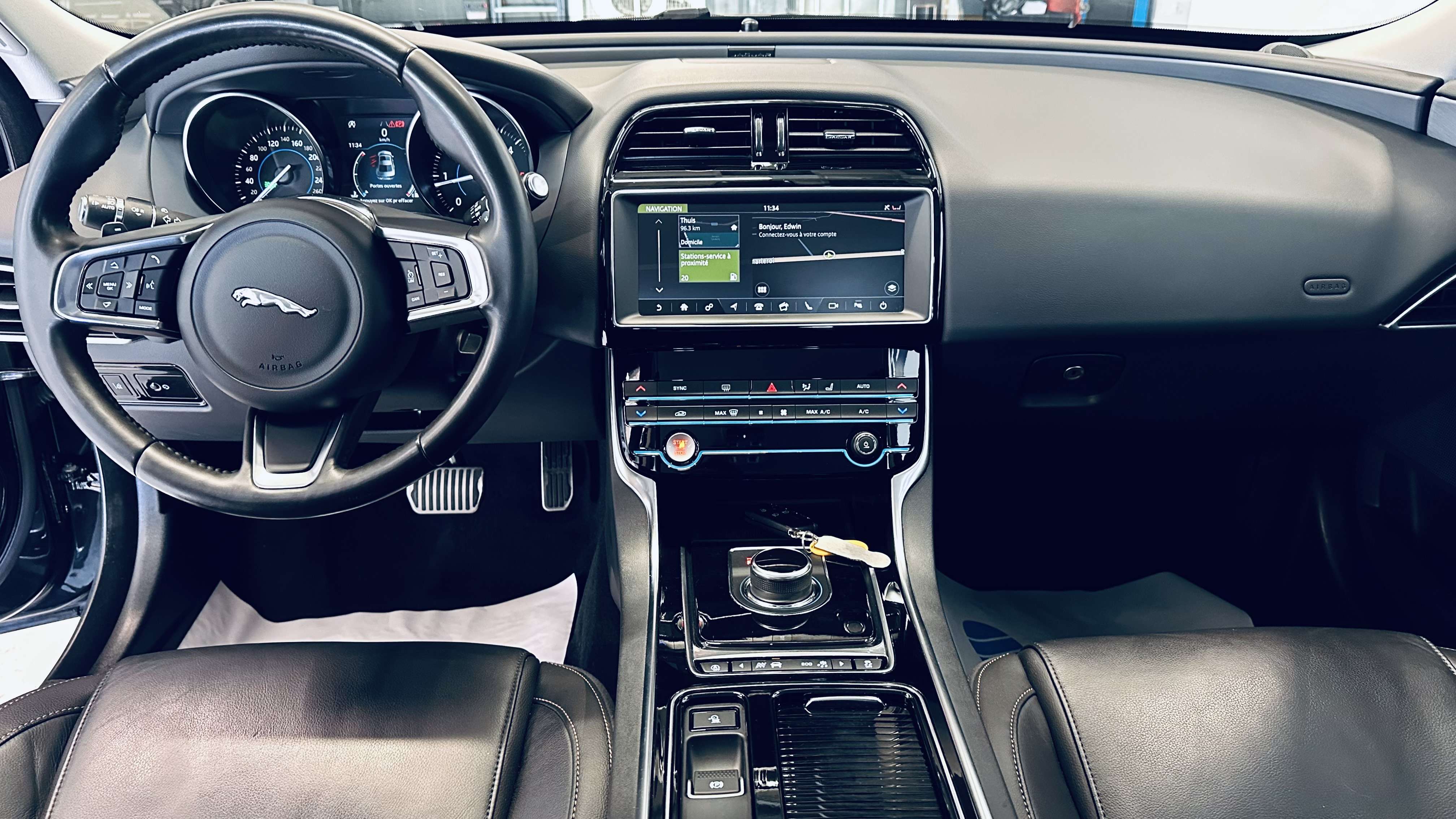 Jaguar XE XE 2.0 D E-Performance Pure 163cv LED CUIR CAMERA