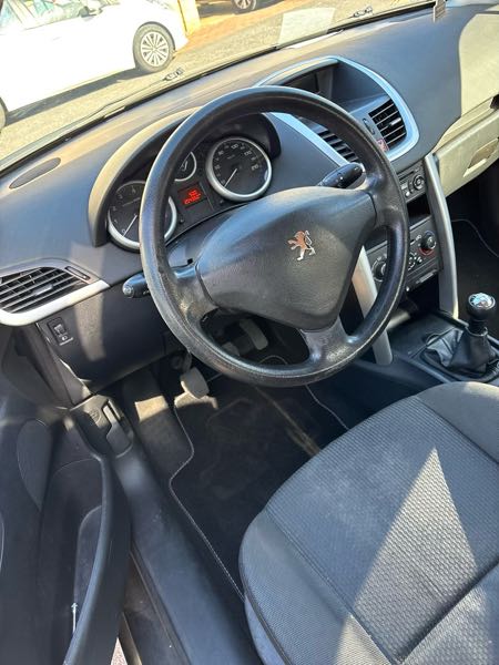 Peugeot 207+ 1.4 ESSENCE 3P