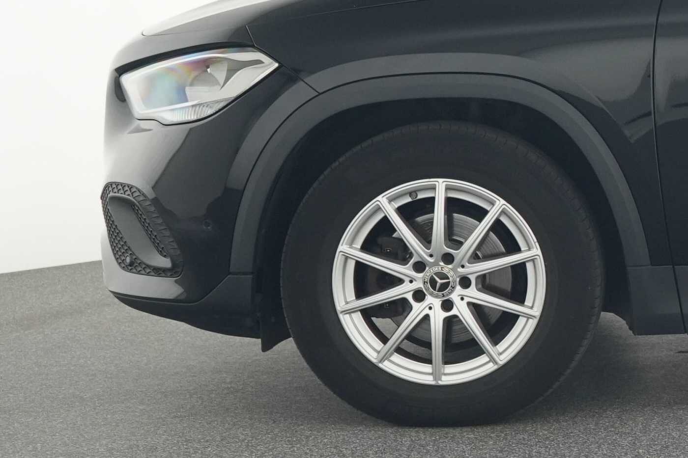Mercedes-Benz GLA 180  Off-Roader