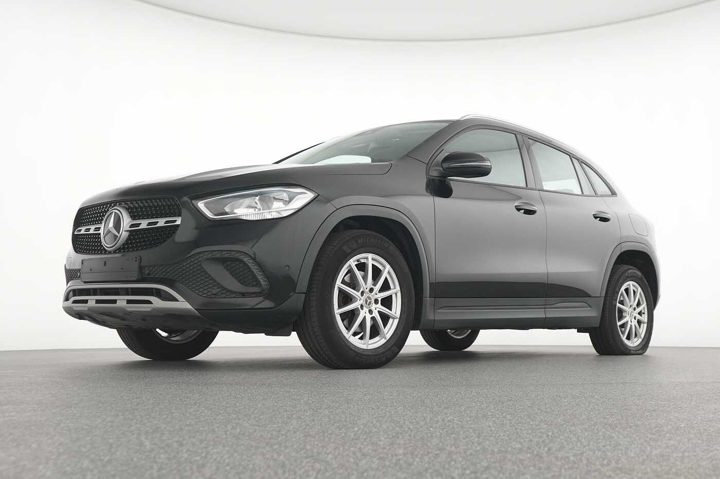 Mercedes-Benz GLA 180  Off-Roader