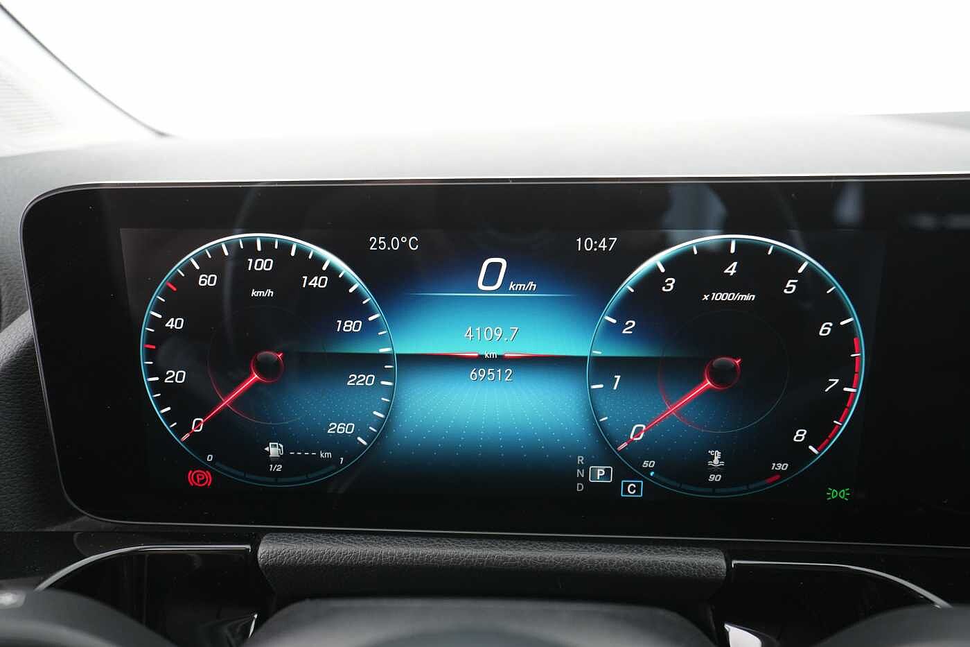 Mercedes-Benz GLA 180  Off-Roader
