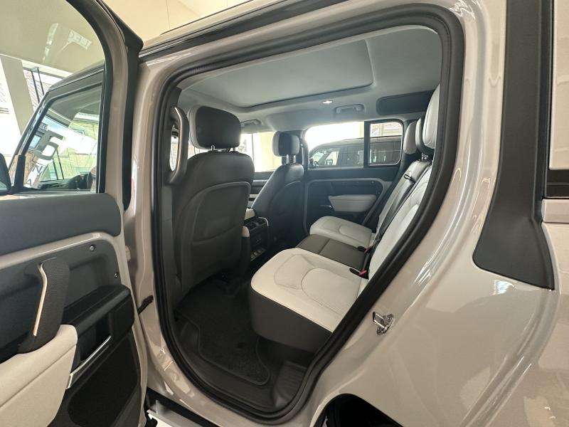 Land Rover Defender X-Dynamic HSE